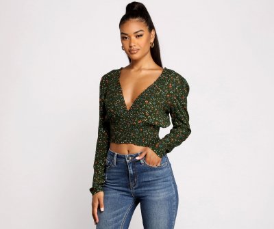 TableClothsUs Sweet Intentions Smocked Knit Floral Crop Top