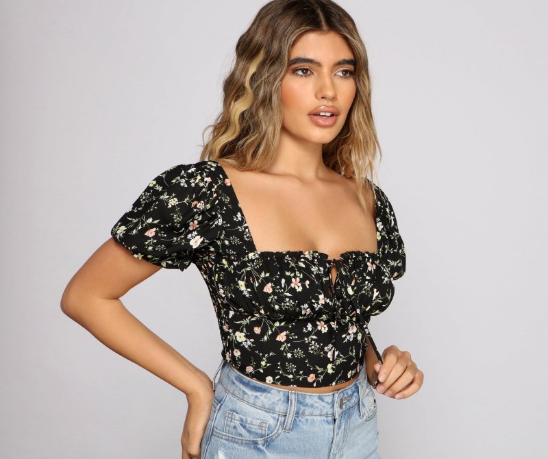 TableClothsUs Favorite Floral Puff Sleeve Crop Top