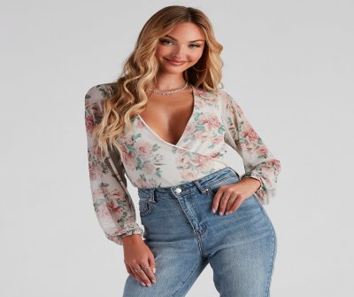 TableClothsUs Pick Me Floral Surplice Top