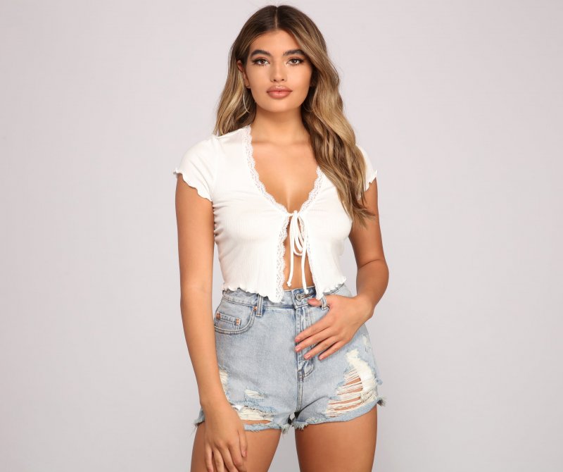 TableClothsUs Feelin' Cute Tie-Front Crop Top