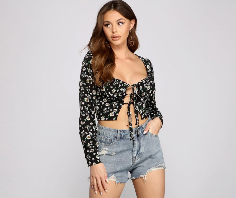 TableClothsUs Darling Daisy Tie-Front Crop Top